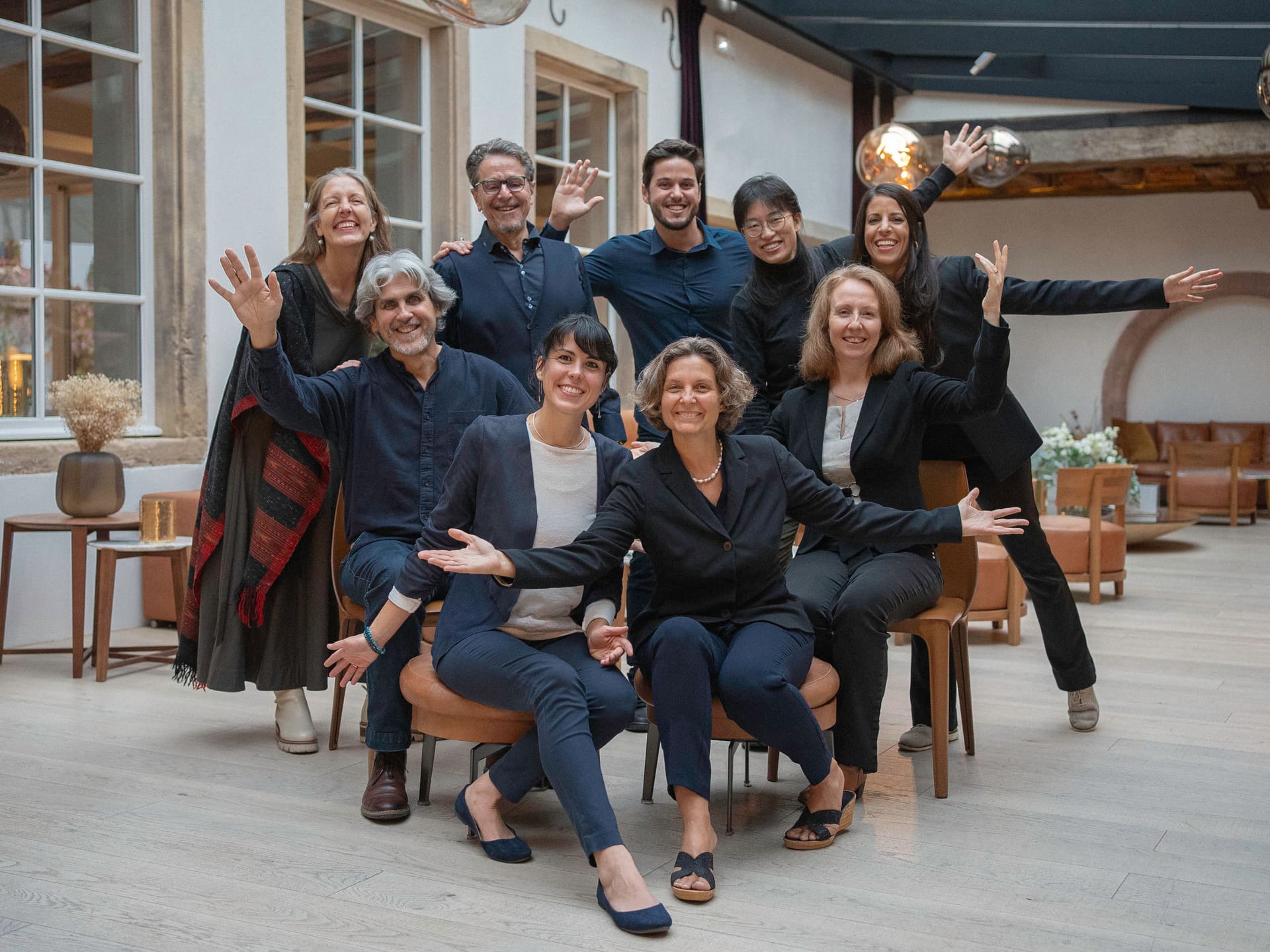 A rede Elegantway reunida em coletivo.